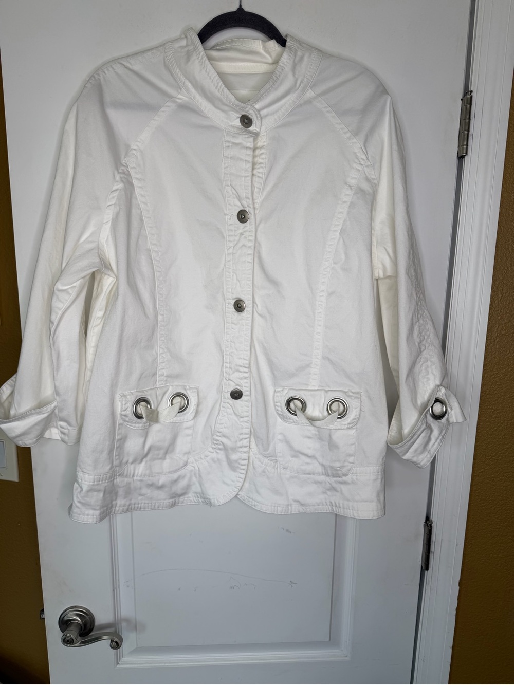 Live a Little White Light Weight 3/4 Sleeve Utility Jacket. Size 2X.